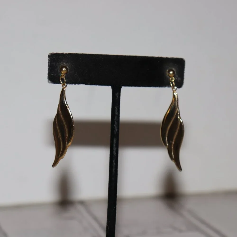 💛✨ Vintage Gold Dangle Earrings · Post · 1.75